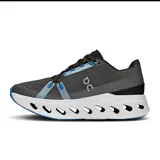 Championes de running color gris oscuro con detalles en celeste y negro.