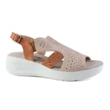 Sandalias de plataforma color celeste y marrón con detalles calados, tira trasera con hebilla y plataforma blanca.
