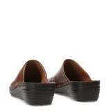 Zuecos de cuero color marrón whisky, con suela de goma negra.