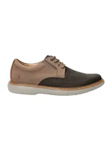 Zapato acordonado Hush Puppies modelo Bangu, color marrón, con capellada de cuero y tejido sintético, forro de cuero y textil, plantilla de cuero y algodón orgánico, y suela Comfort Flex de EVA.
