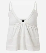 Blusa blanca de algodón y poliéster con breteles finos, escote en V con lazo ajustable y detalles de recortes decorativos.