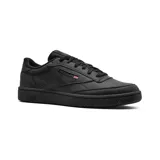 Championes Reebok Club C 85 de cuero negro, con logo Reebok bordado en el lateral y suela de goma.