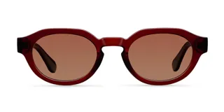 Lentes de sol con montura geométrica en color bordó translúcido y cristales ovalados marrones. Presentan un diseño de inspiración retro con la parte superior plana y la parte inferior redondeada, fabricados con materiales bio-basados y lentes polarizadas TAC con protección UV400.