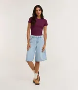 Body femenino de manga corta, color rojo vibrante, con cuello redondo y ajuste ceñido al cuerpo.