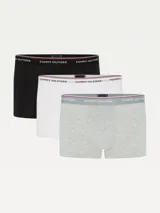Pack de tres bóxers Tommy Hilfiger, confeccionados en algodón elástico. Incluye un bóxer negro, uno blanco y uno gris. Todos con cintura elástica con el logo de la marca.