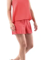 Short negro con cintura elastizada y bolsillos laterales.
