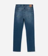 Pantalón de jean azul oscuro de corte recto, marca Marfinno, confeccionado en 100% algodón.