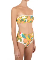 Calzón de bikini de tiro alto con estampado floral en tonos naranja, verde, amarillo y celeste. Tiene cintura alta con cobertura total y ribete blanco.