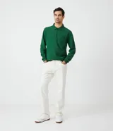 Buzo verde de algodón para hombre, modelo comfort con cuello polo con cremallera, mangas largas, bolsillo frontal y puños ajustados.