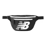 Riñonera New Balance negra con logo blanco estampado en el frente y detalles en blanco. Tiene dos compartimentos con cierre y correa ajustable con hebilla.
