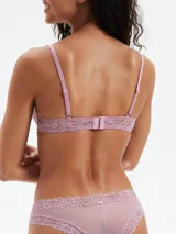 Soutien color beige con estampado animal print, con aro y breteles regulables.