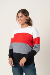Sweater de punto a rayas horizontales en blanco, rojo, gris y negro, de corte clásico y cuello redondo.