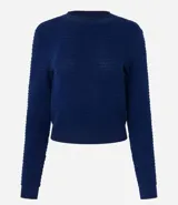 Blusa azul marino de malla texturizada con cuello redondo y mangas largas ajustadas con rib en los puños y barra.