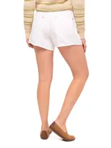 Short blanco de lino orgánico, de calce holgado, tiro alto y bolsillos laterales.