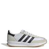 Championes Adidas Run 72 de cuero sintético blanco con detalles en negro y beige.