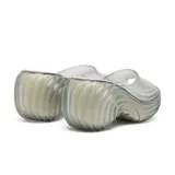 Sandalias Melissa modelo Platform + Diesel, de plataforma alta con diseño ondulado, color azul transparente y logo de Diesel en rojo.