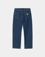 Pantalón negro de corte relajado y pierna ancha, con diseño clásico de cinco bolsillos y confeccionado en tejido resistente.