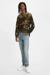 Jean de hombre Levis modelo 512 Slim Taper ADV, color celeste claro, de tiro medio y corte slim.