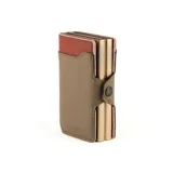Billetera doble de cuero marrón con detalles en rosa. Cuenta con doble caja de aluminio con sistema de deslizamiento para tarjetas, clip para billetes y espacio adicional para documentos.