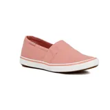 Zapatos casuales color coral, con diseño slip-on y elastico en el costado.
