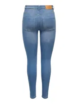 Pantalón de jean skinny de tiro alto color celeste con roturas en las rodillas.