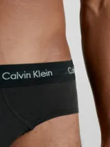 Pack de 3 slips negros Calvin Klein de algodón elástico con cintura elástica con el logo de la marca en contraste.