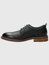 Zapato acordonado de cuero color marrón claro, con suela de goma y detalle de tirador en el talón.