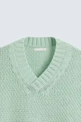 Chaleco tejido de punto color verde menta, con cuello en V y sisas amplias.