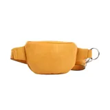 Riñonera color camel de símil cuero con tres compartimentos con cierre plateado y correa ajustable.