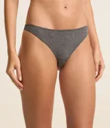 Kit de dos bombachas bikini con hilo doble, confeccionadas en viscosa y elastano, con forro de algodón.