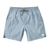 Short de baño celeste con cintura elástica ajustable con cordón, bolsillos laterales y largo a media pierna.