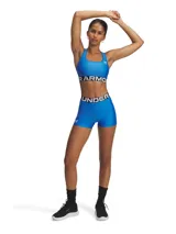Calza corta de mujer Under Armour, modelo HeatGear Shorty, color azul con logo en la pierna izquierda y cintura elástica con la inscripción Under Armour.