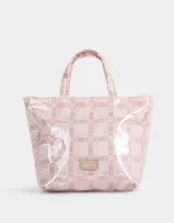 Lunchera tipo bolso con estampado escocés en tonos rosados y transparente. Tiene doble asa corta y etiqueta con logo en el frente.