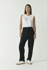 Pantalón negro de viscosa y lino, con bolsillos laterales con cierre.