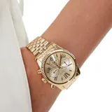 Reloj Michael Kors modelo Lexington, color dorado, con caja de acero inoxidable de 38mm, esfera dorada con números romanos, cronógrafo, cristal mineral resistente y pulsera de eslabones con cierre desplegable. Resistente al agua hasta 100 metros.