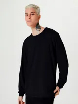 Camiseta básica unissex de manga larga, modelo Slim con corte moderno y confección en punto de calidad.