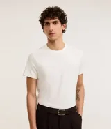 Remera muscle masculina de media malla, color blanco, con cuello redondo y manga corta.