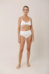 Culotte negro de algodón suave con faja en la cintura.