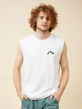 Musculosa blanca de algodón con logo Rusty estampado en el pecho.