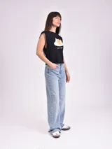 Remera color rosa con estampado de palmeras y texto "Sur la Cote D'Azur France Saint Jean Cap Ferrat".