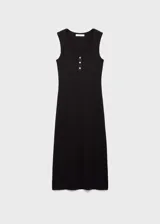 Vestido midi negro de punto canalé, sin mangas, con cuello redondo y cierre frontal con botones.