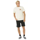 Remera color crema de manga corta con estampado pequeño de un arcoíris y el logo de Rip Curl en el pecho.