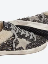 Zapatillas deportivas tipo zueco con estampado de leopardo y forro de shearling.