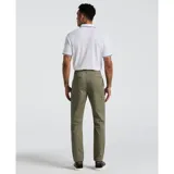 Pantalón cargo color verde oliva de gabardina con corte slim fit, cintura elástica con cordón ajustable, bolsillos laterales tipo cargo y puños elásticos en los tobillos.
