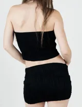 Top strapless negro de tejido texturado y elastizado.