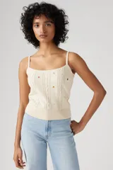 Musculosa de punto color crema con breteles finos y bordado de pequeñas estrellas de colores.