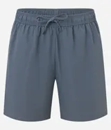 Bermuda deportiva masculina color gris oscuro, confeccionada en poliéster con textura perforada y cintura ajustable con lazo.