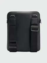 Bolso bandolera negro de cuero sintético con raya blanca y marrón.