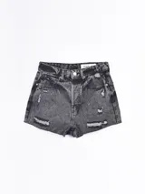 Short de jean negro con efecto lavado y roturas. Tiro alto y corte ajustado.