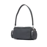 Cartera bandolera negra de tela con apliques de strass plateados, múltiples bolsillos con cierre y correa de tela regulable.